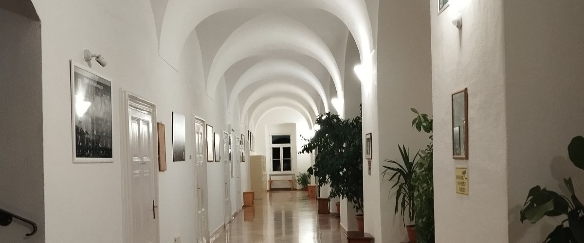 szentmor-ejszaka-az iskolaban-00