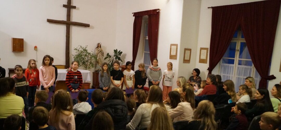 Adventi iskolanyitogató