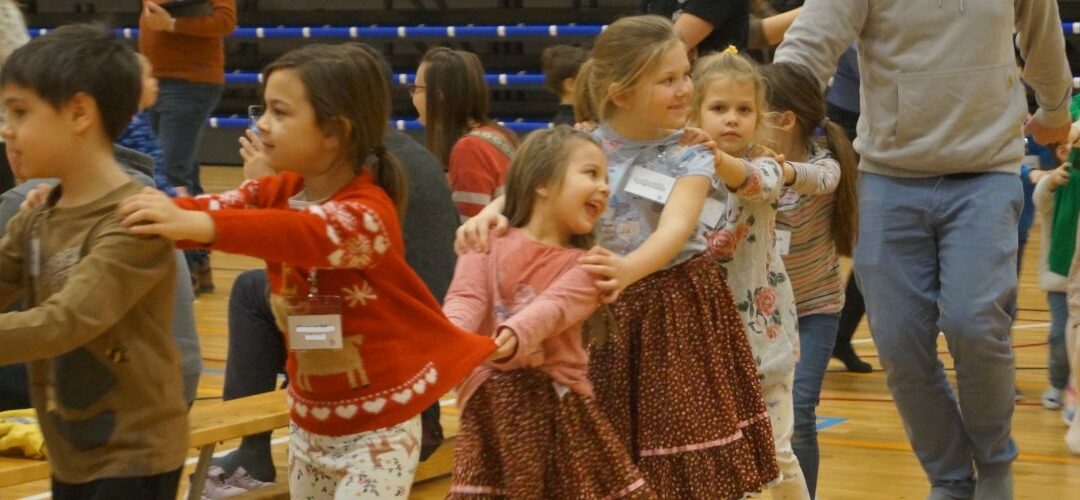 Néptáncos iskolanyitogató